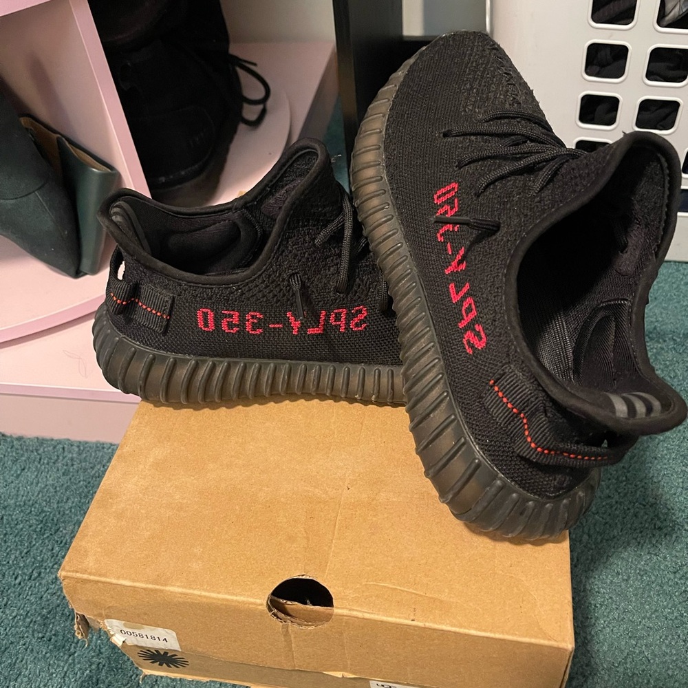 Yeezys boost 350 “Bred”